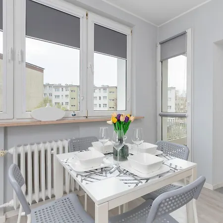 Unique & Seaside For 4 People In By Renters * 格丁尼亚