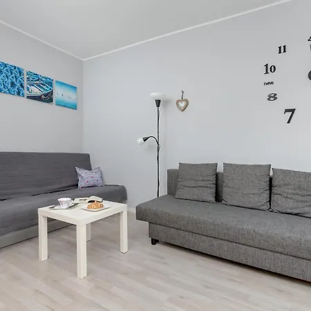 Unique & Seaside For 4 People In By Renters 格丁尼亚