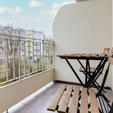 Unique & Seaside For 4 People In By Renters 格丁尼亚